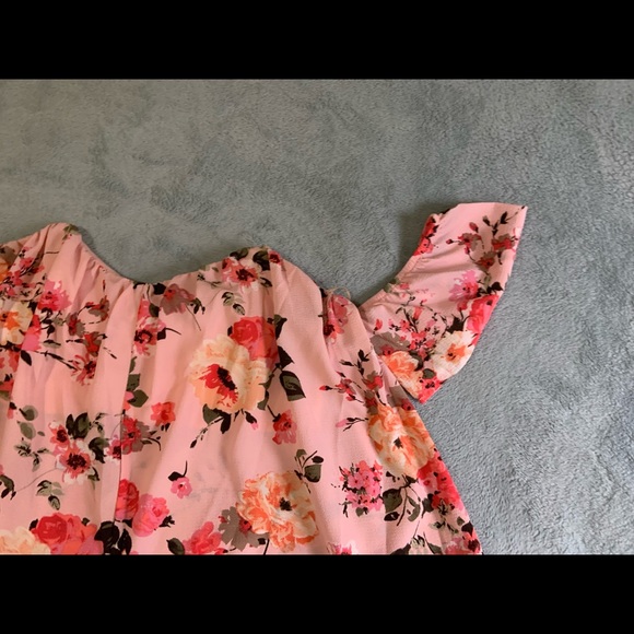 Medium floral open back pink blouse from Francescas - Picture 4 of 10